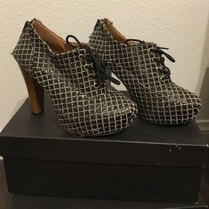 • Black&White Pumps •